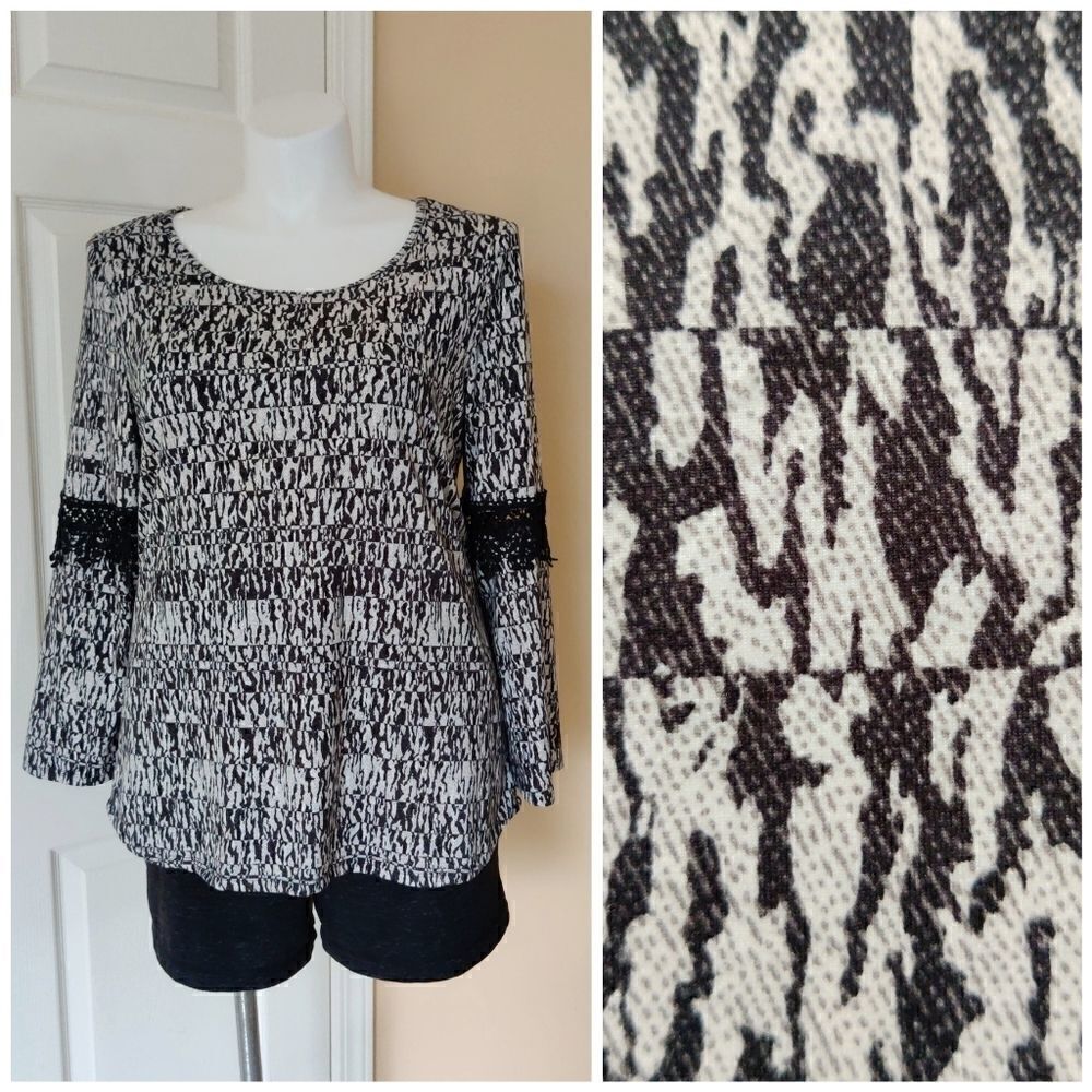 Robert Louis lace inset bell sleeves top L